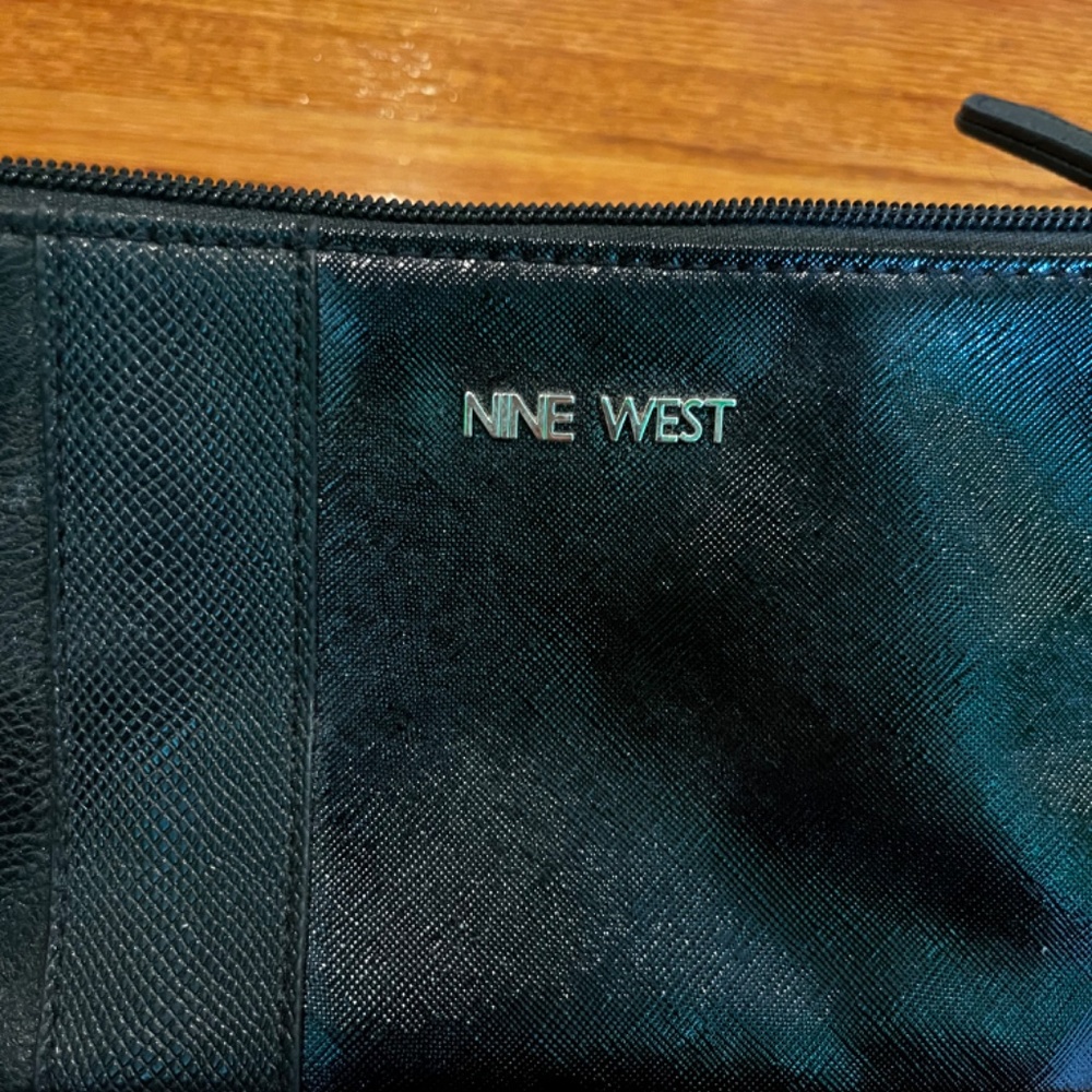 Nine West wristlet - Picture 6 of 6
